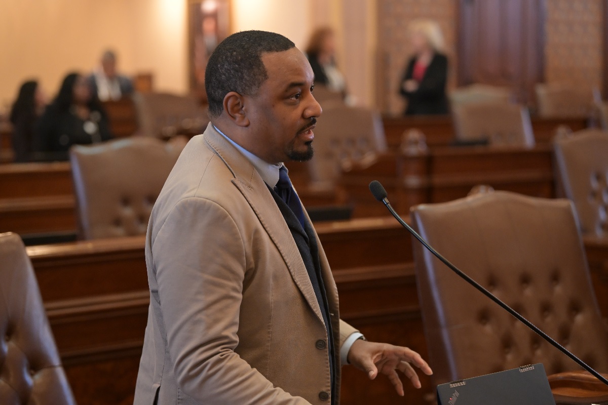 State Senator Willie Preston speaks on the Senate floor