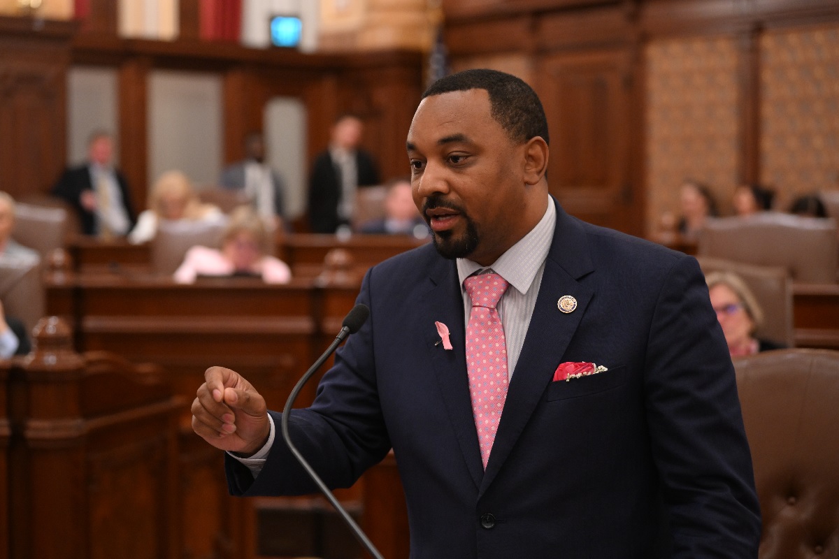 State Senator Willie Preston speaks on the Senate floor